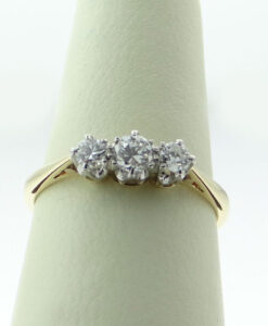 18ct Gold Diamond Ring
