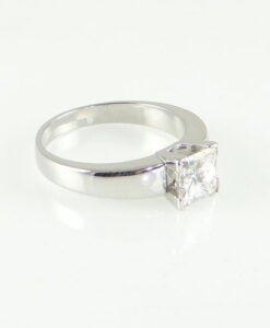 18ct White Gold Diamond Solitaire Ring