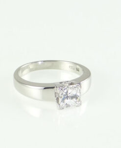18ct White Gold Diamond Solitaire Ring