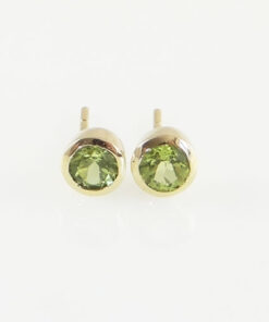 yellow gold peridot stud earrings