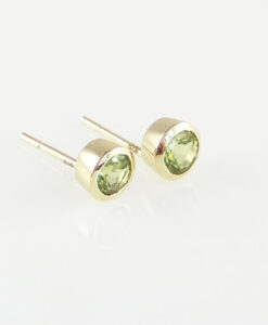 9ct yellow gold peridot stud earrings