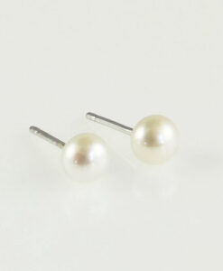 fresh water pearl stud earring