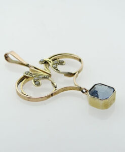 9ct Gold Blue Topaz and Seed Pearl Pendant