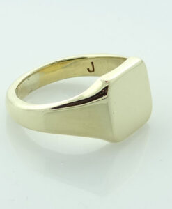 Vintage 9ct Gold Signet Ring hallmarked 1966