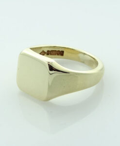 Vintage 9ct Gold Signet Ring hallmarked 1966
