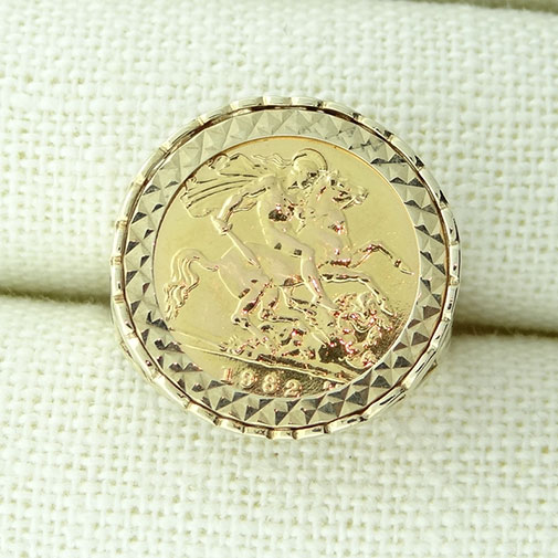 9ct Gold Mount Ring with 1982 Half Sovereign Coin