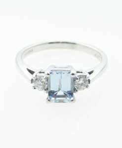18ct White Gold Diamond and Aquamarine Ring