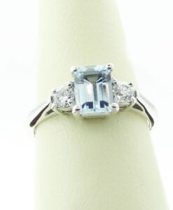 18ct White Gold Diamond and Aquamarine Ring