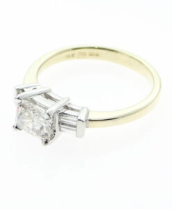 18 CARAT GOLD THREE STONE 1.28CT DIAMOND RING