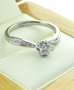 Maple Leaf Diamonds 18ct White Gold Diamond Solitaire Ring