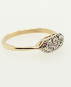 Vintage 18 carat Gold Three Stone Diamond Ring