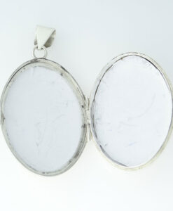 Vintage 1976 Sterling Silver Oval Locket