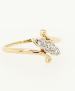 Antique 18ct Gold Three Stone Diamond Cross Over Ring