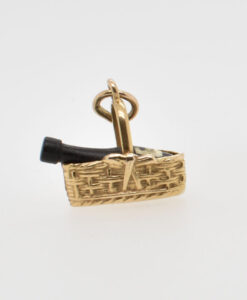 Vintage 9ct Gold Wine Bottle in a Basket Charm