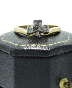 Pretty Vintage 18ct Gold Diamond Shamrock Ring