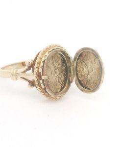 Vintage 9ct Gold Oval Locket Ring