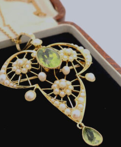 Antique 15ct Gold Peridot and Pearl Pendant
