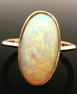 Vintage 18ct Gold Oval Opal Ring