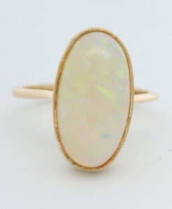 Vintage 18ct Gold Oval Opal Ring