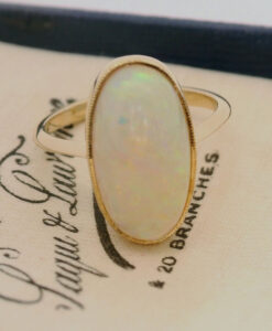 Vintage 18ct Gold Oval Opal Ring