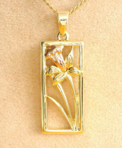CLOGAU 9ct Gold Daffodil Pendant