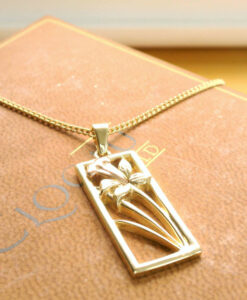 CLOGAU 9ct Gold Daffodil Pendant