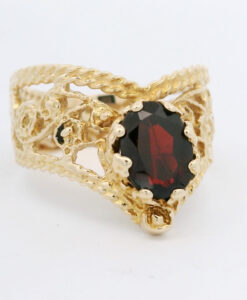 Vintage 9ct Gold Garnet Filigree Wishbone Ring