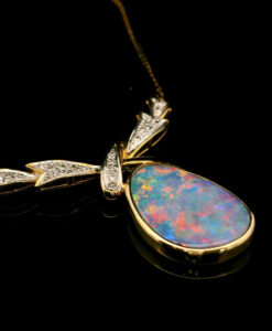 18ct Yellow Gold Diamond and Opal Necklace