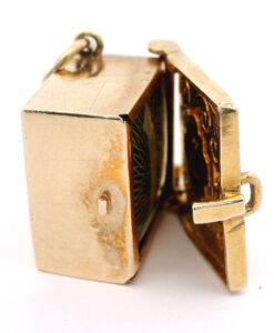 Vintage 9ct Gold Treasure Chest Charm