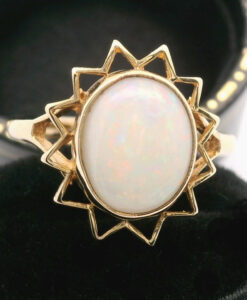 Vintage 9ct Gold Oval Opal Ring dated 1979