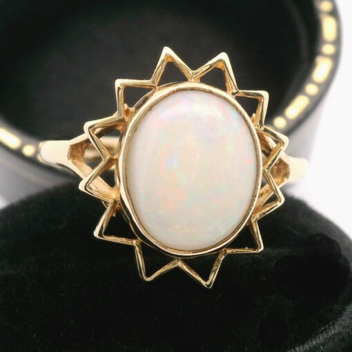 Vintage 9ct Gold Oval Opal Ring dated 1979