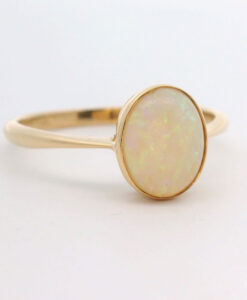 Vintage 18ct Gold Oval Opal Ring c1960
