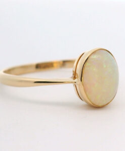 Vintage 18ct Gold Oval Opal Ring c1960