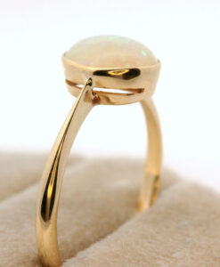 Vintage 18ct Gold Oval Opal Ring c1960