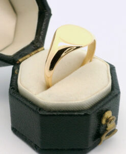 Antique 18ct Gold Oval Signet Ring