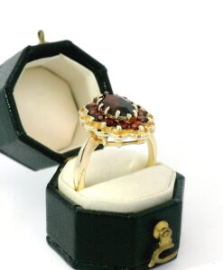 Vintage 9ct Gold Garnet Cluster Ring dated 2000