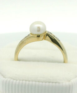 9ct Gold Pearl and Diamond Ring