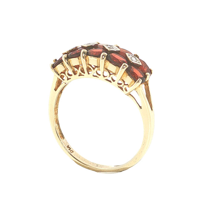 9ct Gold Garnet and Diamond Cluster Band Ring - Image 5