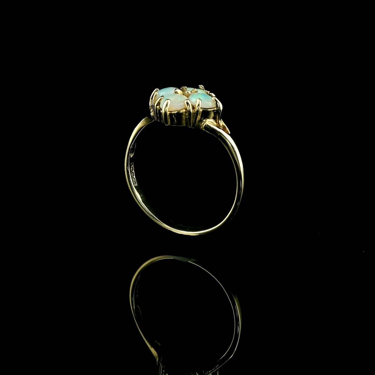 Vintage 9ct Gold Opal Cluster Ring
