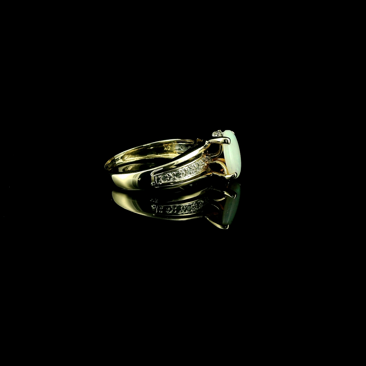 Vintage 9ct Gold Opal and Diamond Ring