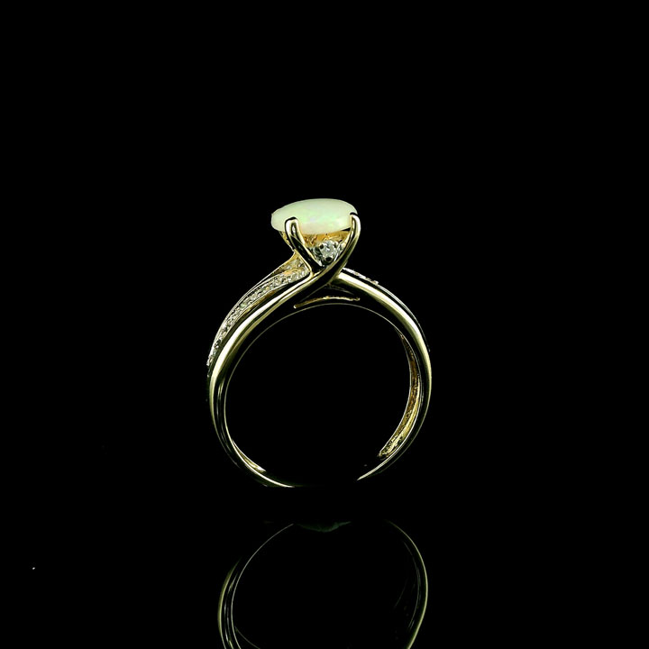 Vintage 9ct Gold Opal and Diamond Ring
