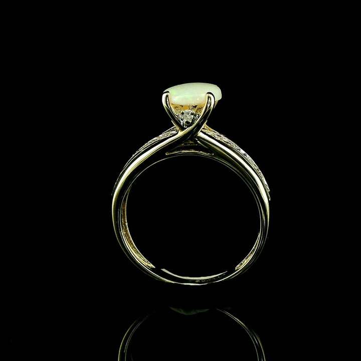 Vintage 9ct Gold Opal and Diamond Ring