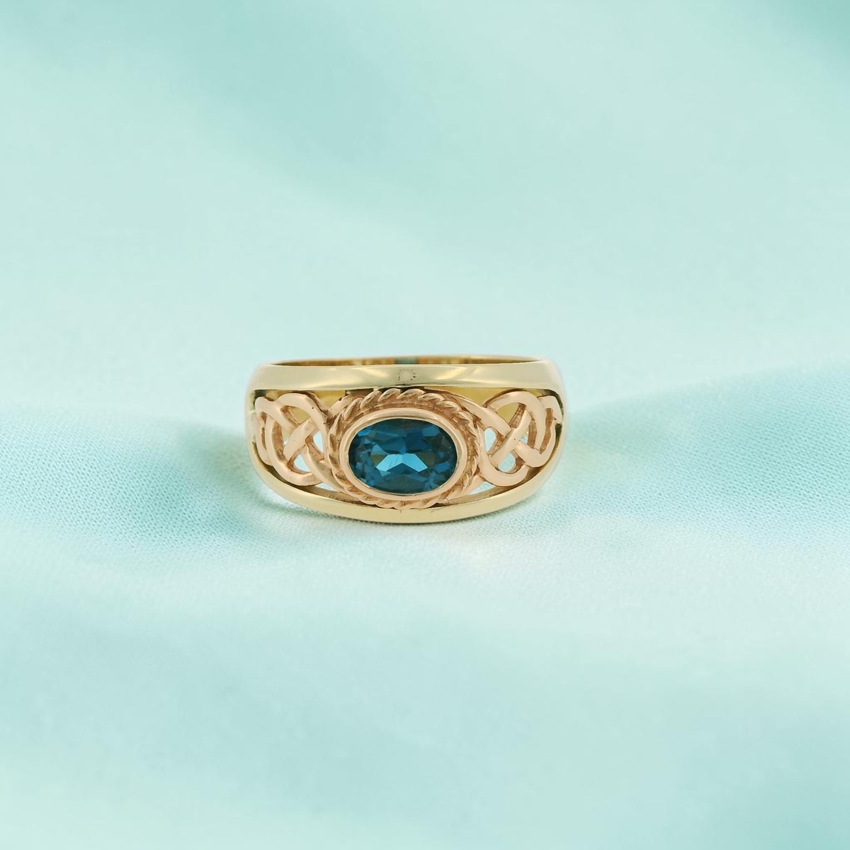 Vintage Clogau Gold Blue Topaz Ring