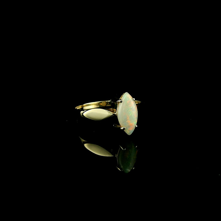 Vintage 9ct Gold Marquise Opal Ring
